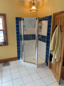 shower stiall and bathroom tiline